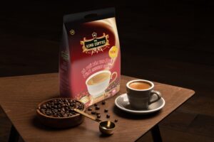 King-coffee-3in1-instant-Bag-88-sticks-x16gr-phoi-canh-scaled-1.jpg