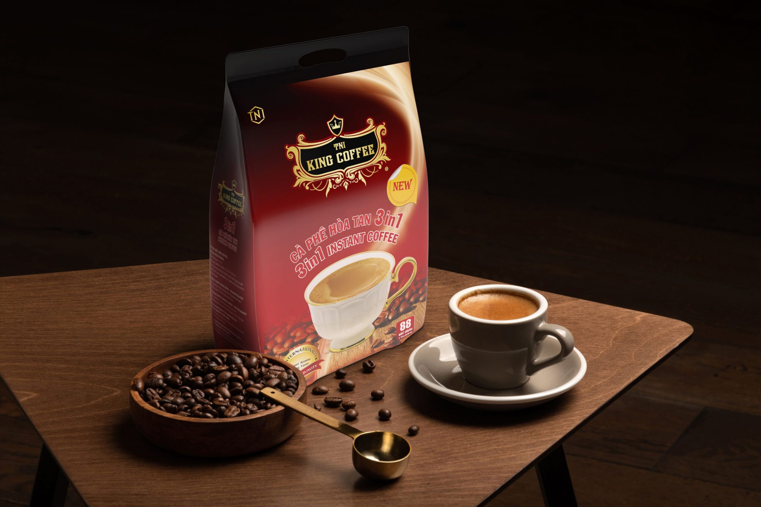 King-coffee-3in1-instant-Bag-88-sticks-x16gr-phoi-canh-scaled-1.jpg